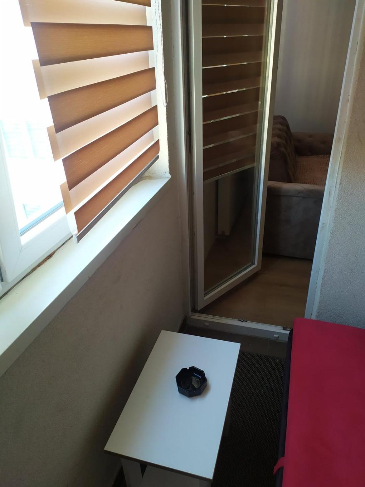 Golden Neom Apartman, Stup, * SJJ