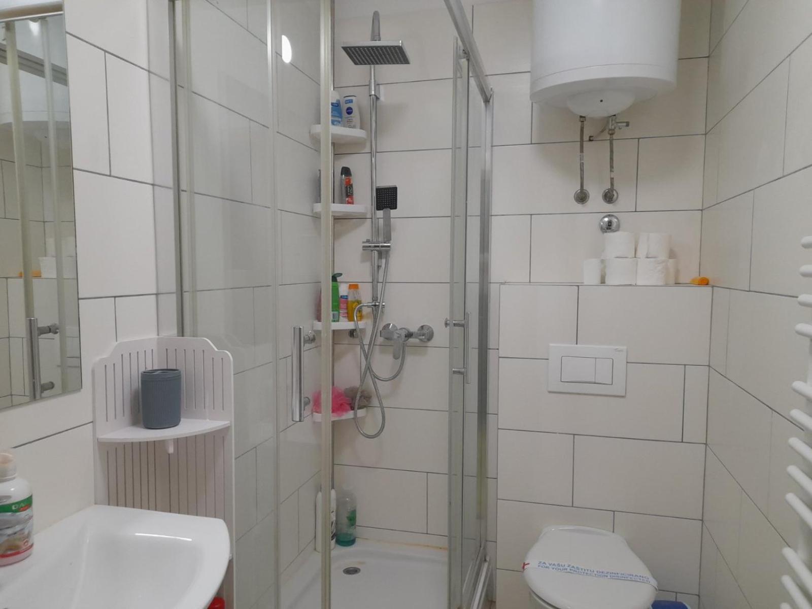 Apartment Golden Neom Apartman, Stup, SJJ