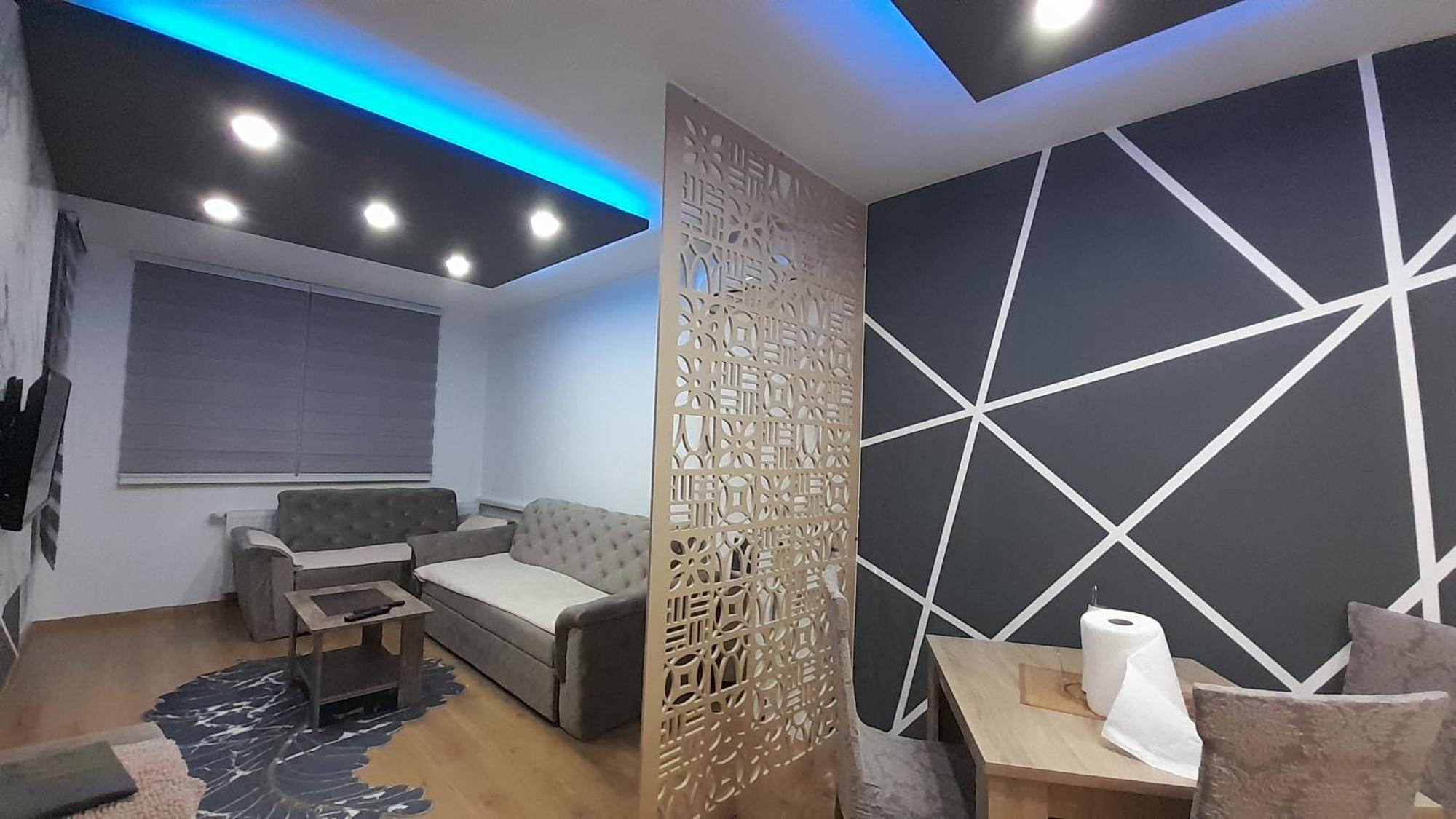 Golden Neom Apartman, Stup, *